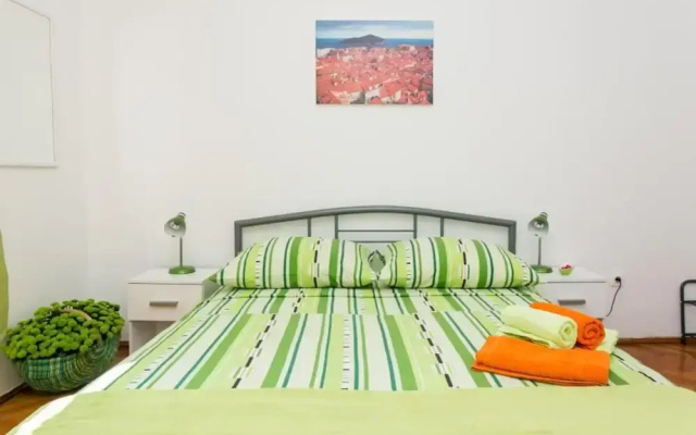 Apartment Blue & Green - Two-bedroom Apartment With Terrace and Garden View