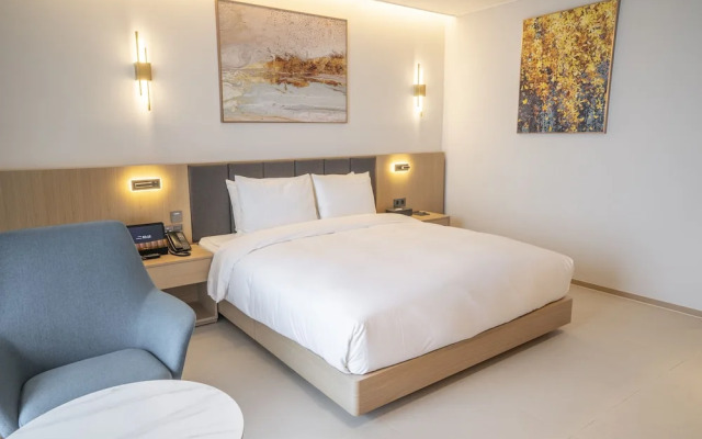 Wave M Hotel West