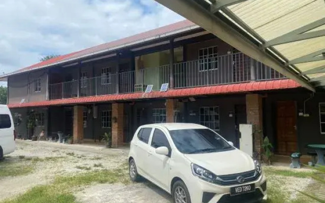 OYO 90910 Homestay D Lalang Inn