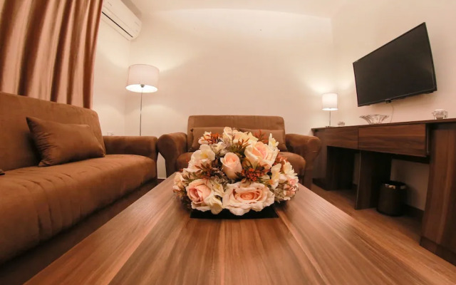 Nairoukh Hotel
