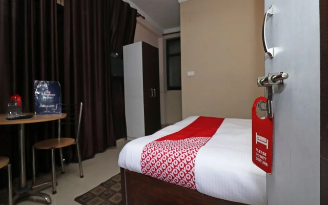 Hotel Reeva By OYO Rooms