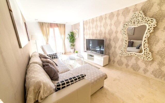 Apartment With 2 Bedrooms in Benalmádena, With Wonderful Mountain View