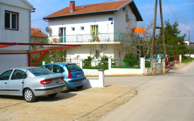 Apartment and Rooms Katica