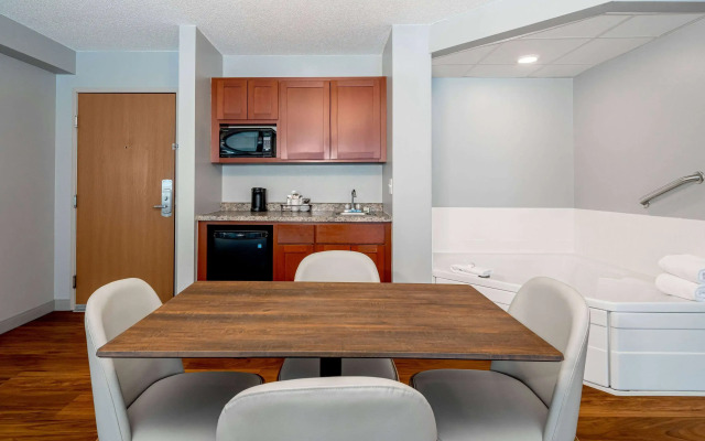 AmericInn by Wyndham Valley City - Conference Center