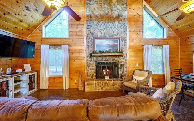 Okehi Pine Cabin With Wood Burning Fireplace and Outdoor Hot Tub by Redawning
