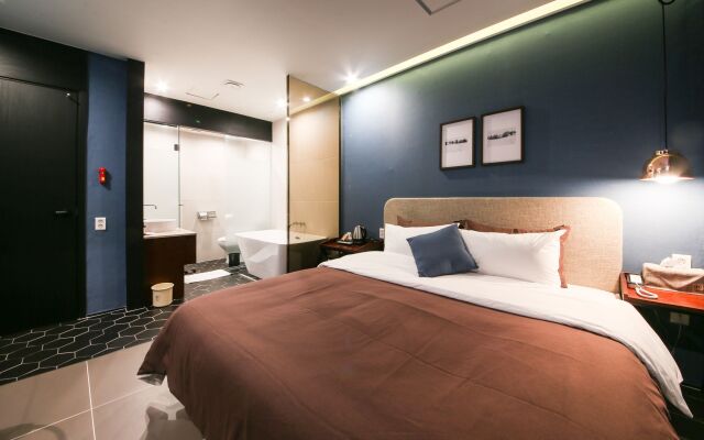 Brown Dot Hotel Masan