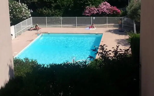 Park Fabron 2 Pieces Terrasse Piscine Parking