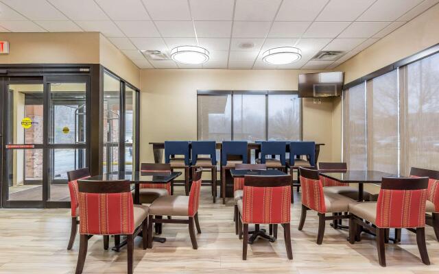 Comfort Inn Alton near I-255