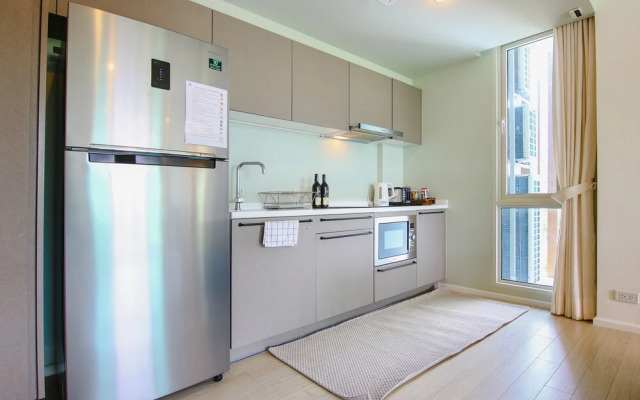 Hua Hin Luxury Beachfront Condo By Mon