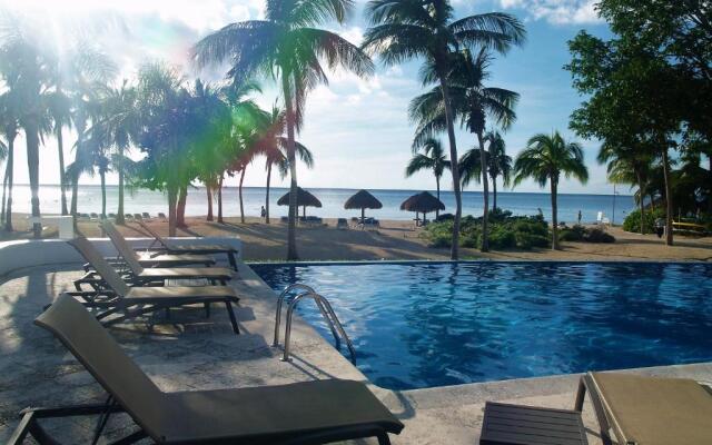Beachfront Apartment Your Home in Cozumel
