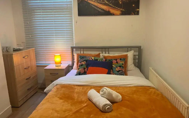 Central Stratford Cozy Double Room