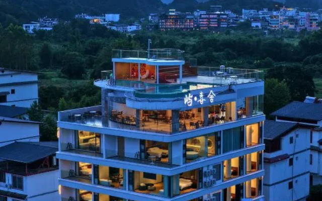 Chunfeng · Shili | PRETTY · SCENIC WONDERS | Shili Gallery Yulong River Store – Outside – Guilin