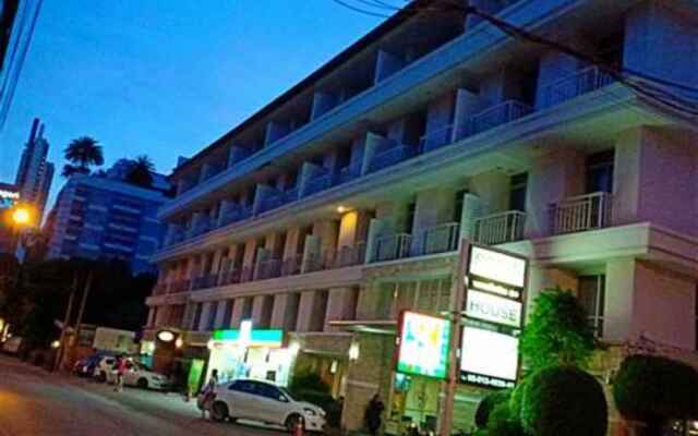 Sena House Paholyothin 30