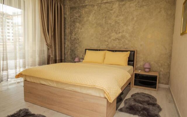 Golden Apartment 1