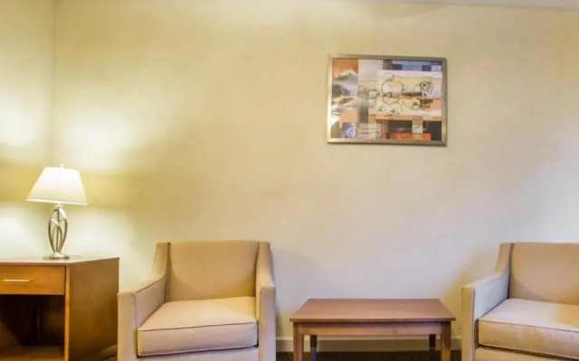 O'Fallon Suites Hotel