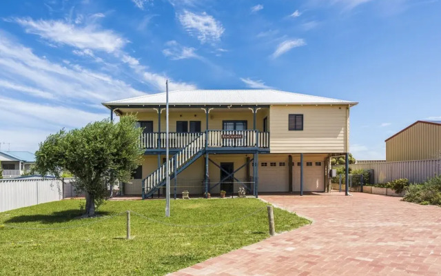 Sea Change - Spacious Family Holiday Accommodation Pet Friendly