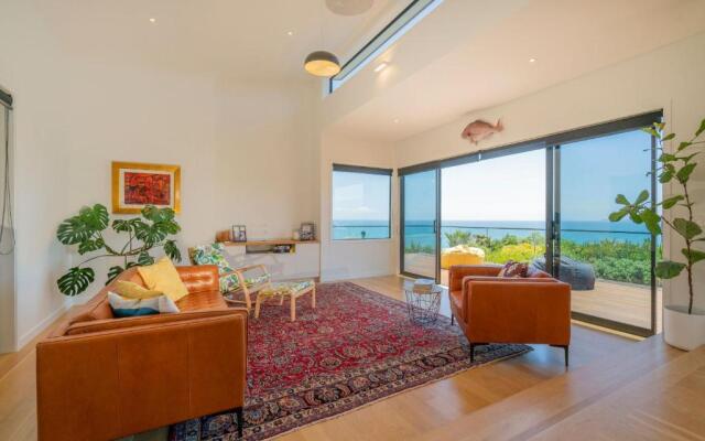 Hosts on the Coast Ātaahua.