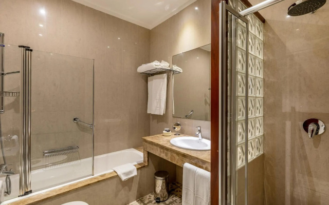 Hotel Llenaire