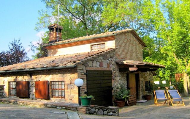 Cosy Cottage in Chiusdino with Garden