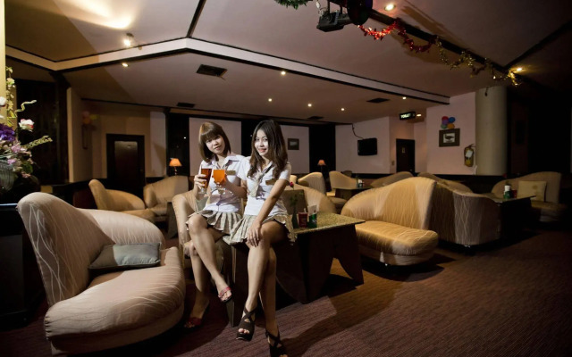 Charoen Hotel