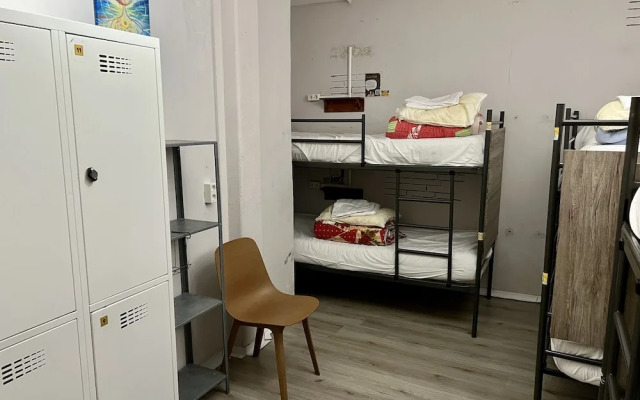 The Golden Stork - Hostel