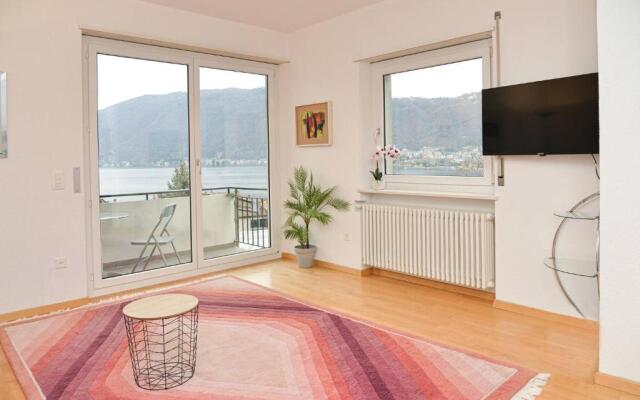 Stunning Lake View Apartment