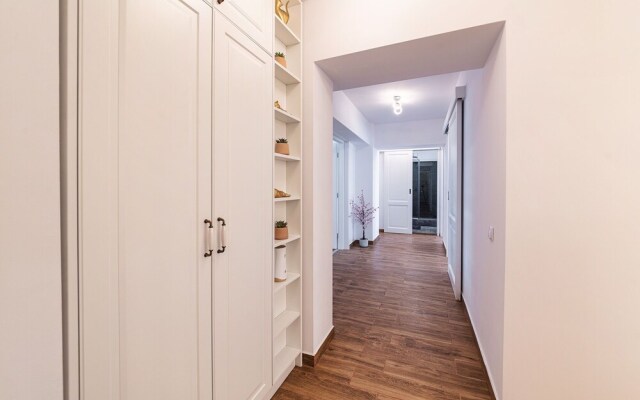 Stunning 2-bed/2 Bath Apartment in Bucuresti