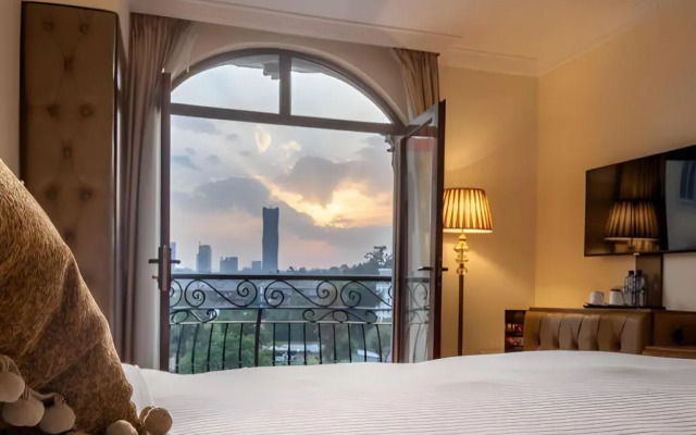 The Grand Palace Hotel