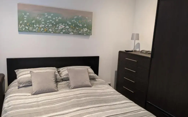 Old Garage Lodge - Spacious Bungalow close to Deal Beach !