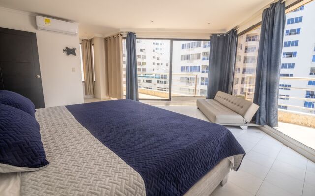 Penthouse con Piscina Privada El Laguito