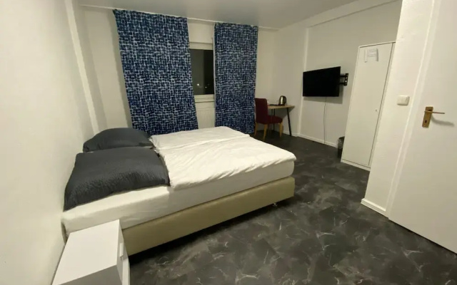 Main Crown Hotel