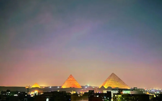 Pyramids sun temple view Inn