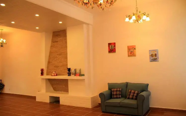 Green Tree Inn Express Tengchong Rehai Spa Jichang Road