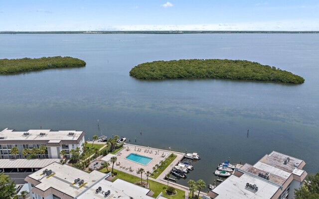 Serenity On Sutton 2 Bedroom Townhouse by RedAwning
