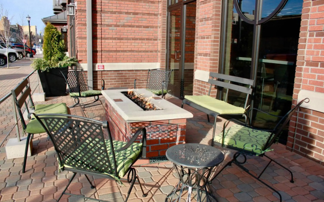 Courtyard by Marriott Holland Downtown