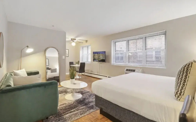 Fully Furnished Studio Apt in Lakeview