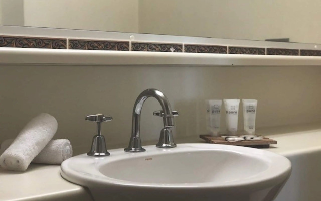 City Oasis Inn Townsville, SureStay Collection by BW