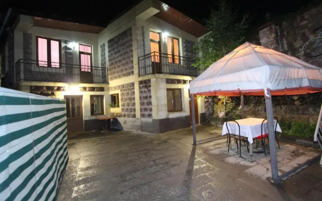 Дом с камином