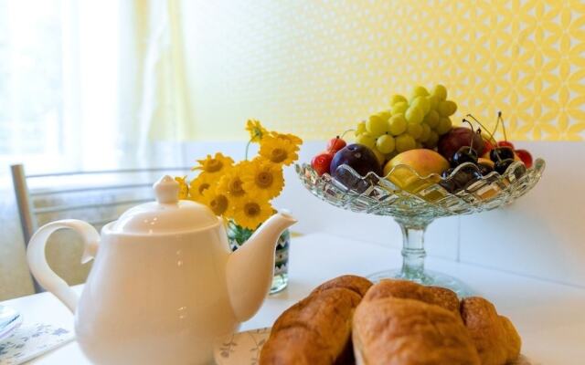 French Breakfast Apartment