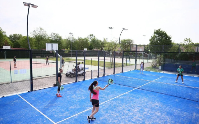 Bungalow in Caorle With Garden Furniture