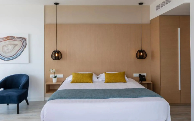 Leonardo Crystal Cove & Spa by the sea - Adults Only