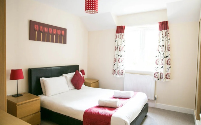 Flexi-Lets@Old Rectory Court, Frimley