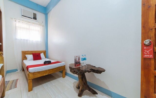 RedDoorz Near Lucap Wharf Alaminos