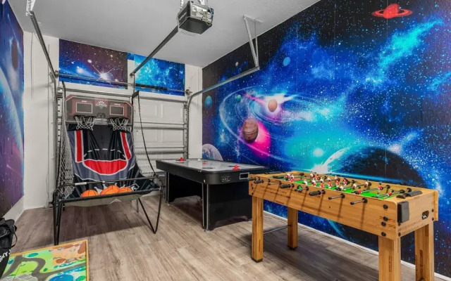 A-vengers 4791 Stunninghouse Lake Disney