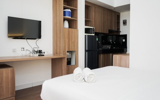 Stylish and Comfy Studio at Casa De Parco Apartment