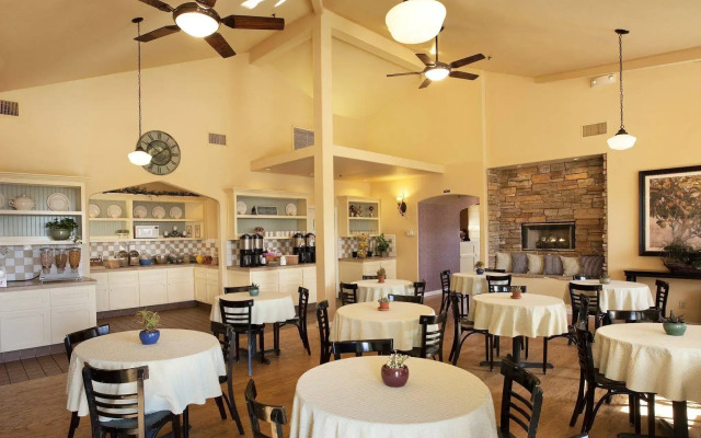 Cottage Inn By The Sea