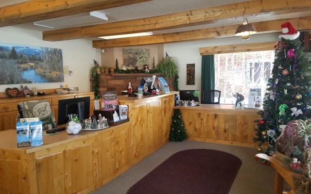 Western Riviera Lakeside Lodging