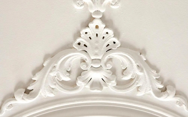 Sunny Pink Street Historical Apt, By TimeCooler