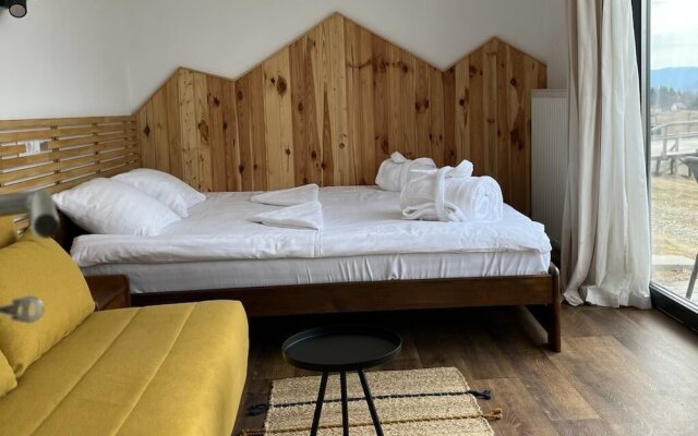 Ursa Mica Glamping Resort