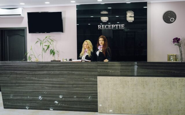 Riverside Hotel